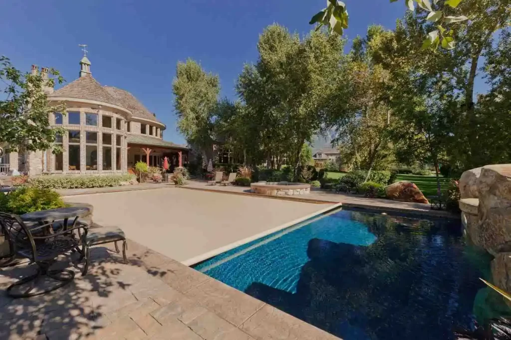 Modern Pool Resurfacing Options