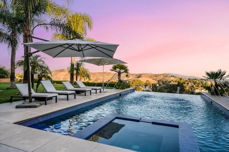 Custom pool